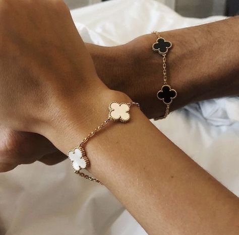 Trevo da Sorte — Conjunto Casal Preto e Branco